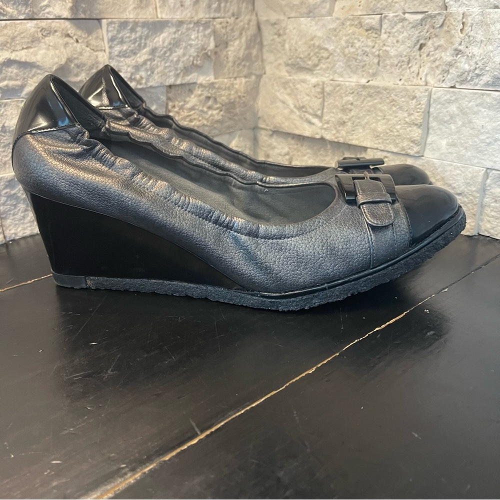 Stuart Weitzman Low Wedge Pump Black Patent Leather Buckle Comfy Ballet Sz 9